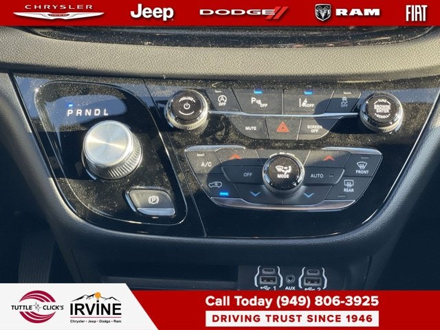 2025 Chrysler Voyager LX