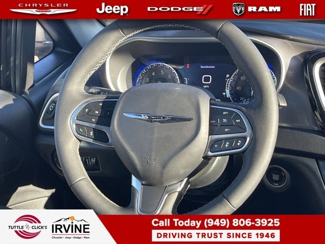 2025 Chrysler Voyager LX