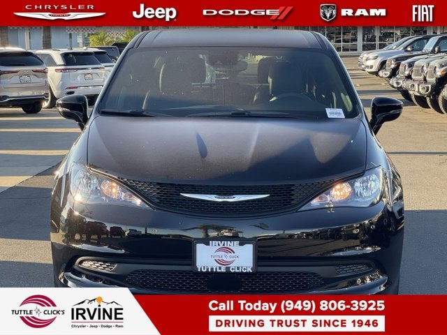 2025 Chrysler Voyager LX