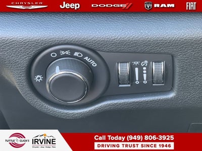 2025 Chrysler Voyager LX