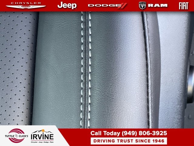 2025 Chrysler Voyager LX