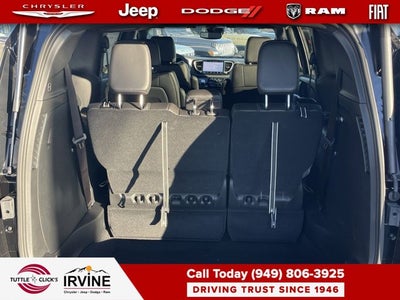 2025 Chrysler Voyager LX