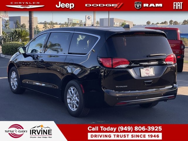 2025 Chrysler Voyager LX