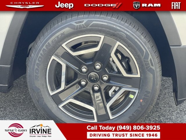 2026 Jeep Cherokee Laredo