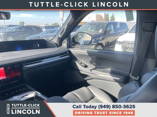 2027 Lincoln Navigator L Reserve
