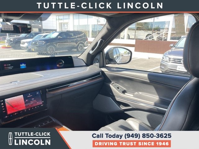 2027 Lincoln Navigator L Black Label