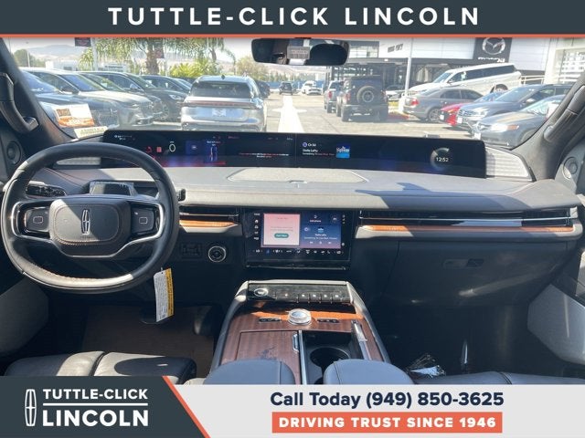 2027 Lincoln Navigator L Black Label