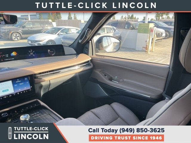 2027 Lincoln Navigator L Black Label
