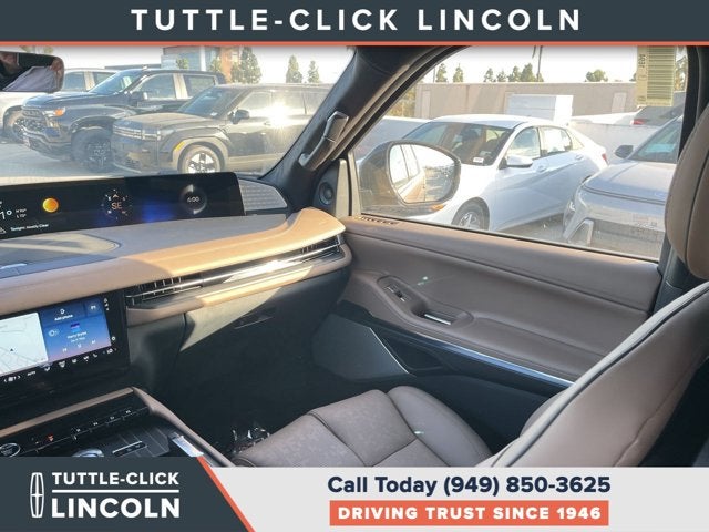 2027 Lincoln Navigator L Black Label
