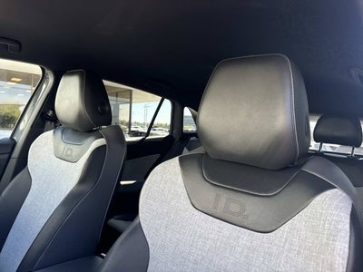 2023 Volkswagen ID.4 Pro