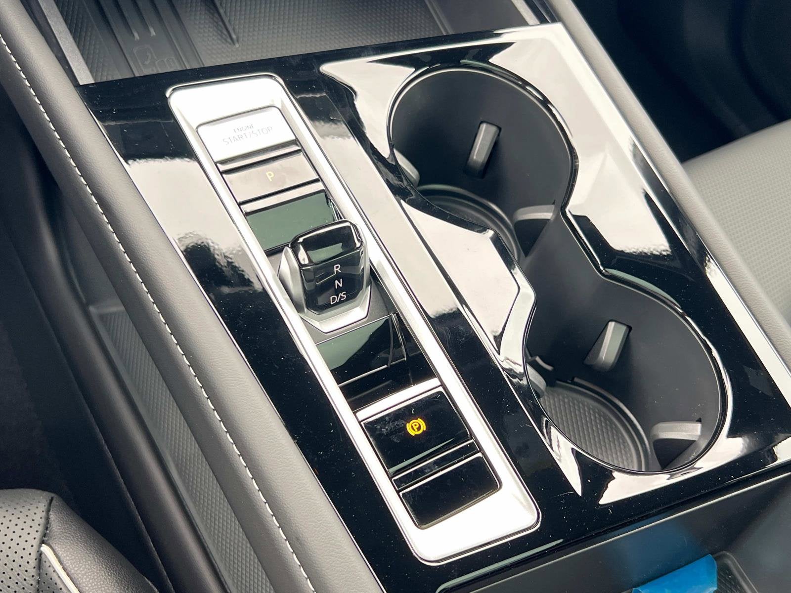 2025 Volkswagen Atlas Cross Sport 2.0T SEL Premium R-Line