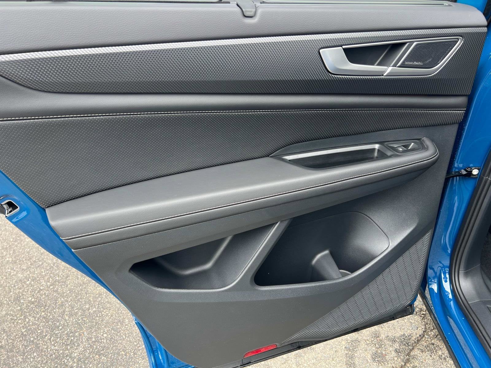 2025 Volkswagen Atlas Cross Sport 2.0T SEL Premium R-Line