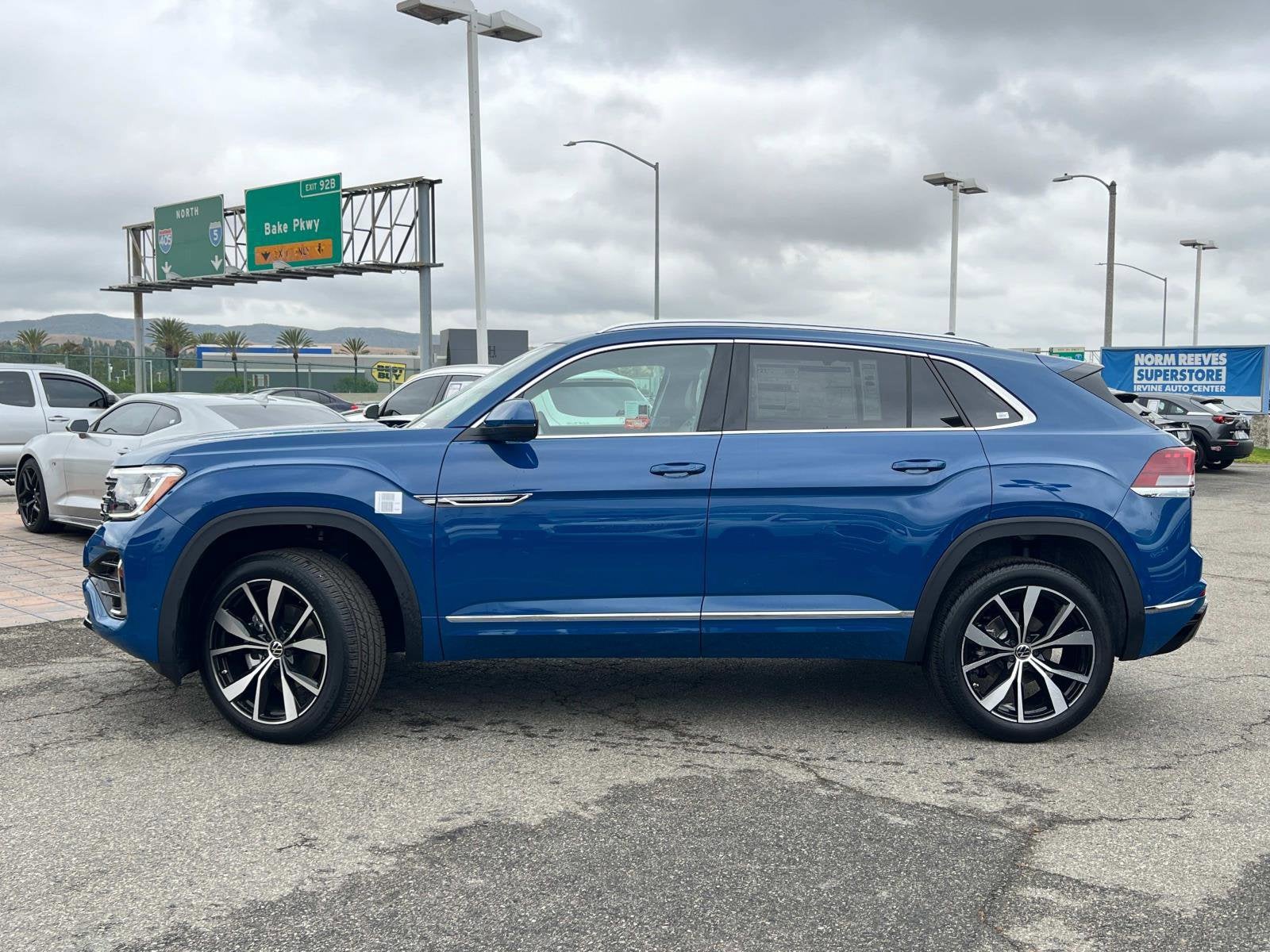 2025 Volkswagen Atlas Cross Sport 2.0T SEL Premium R-Line