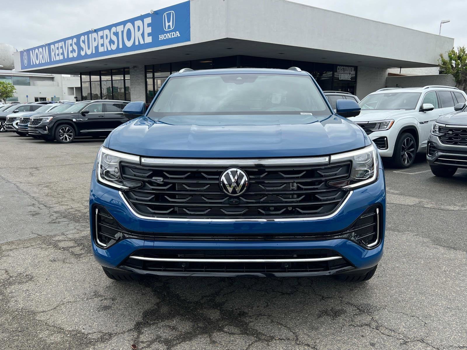 2025 Volkswagen Atlas Cross Sport 2.0T SEL Premium R-Line