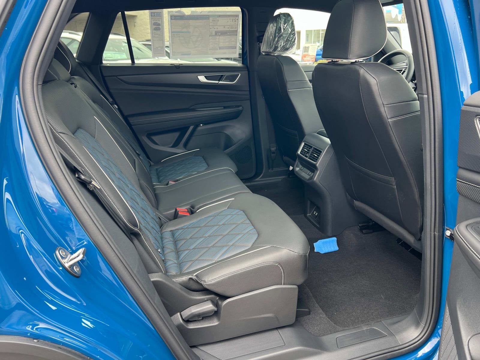 2025 Volkswagen Atlas Cross Sport 2.0T SEL Premium R-Line