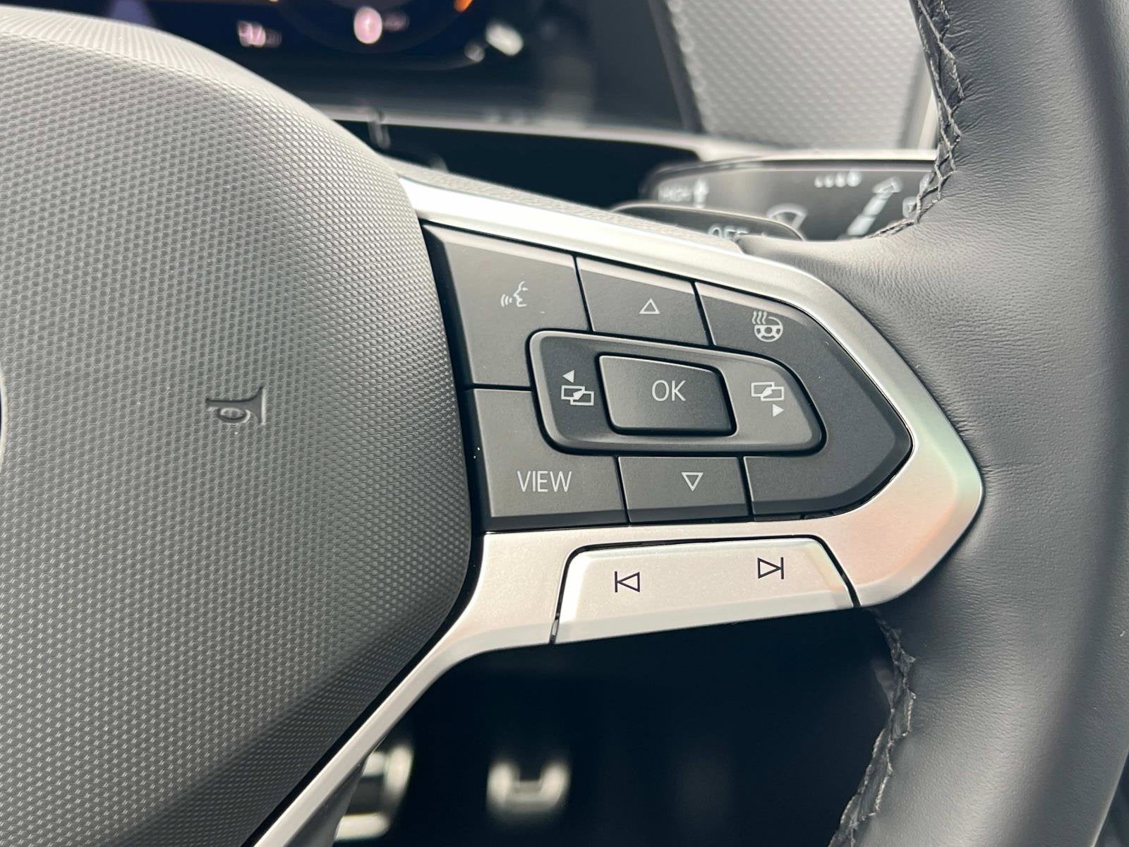 2025 Volkswagen Atlas Cross Sport 2.0T SEL Premium R-Line