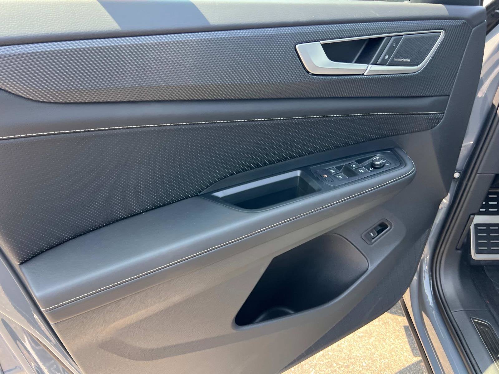 2025 Volkswagen Atlas Cross Sport 2.0T SEL Premium R-Line