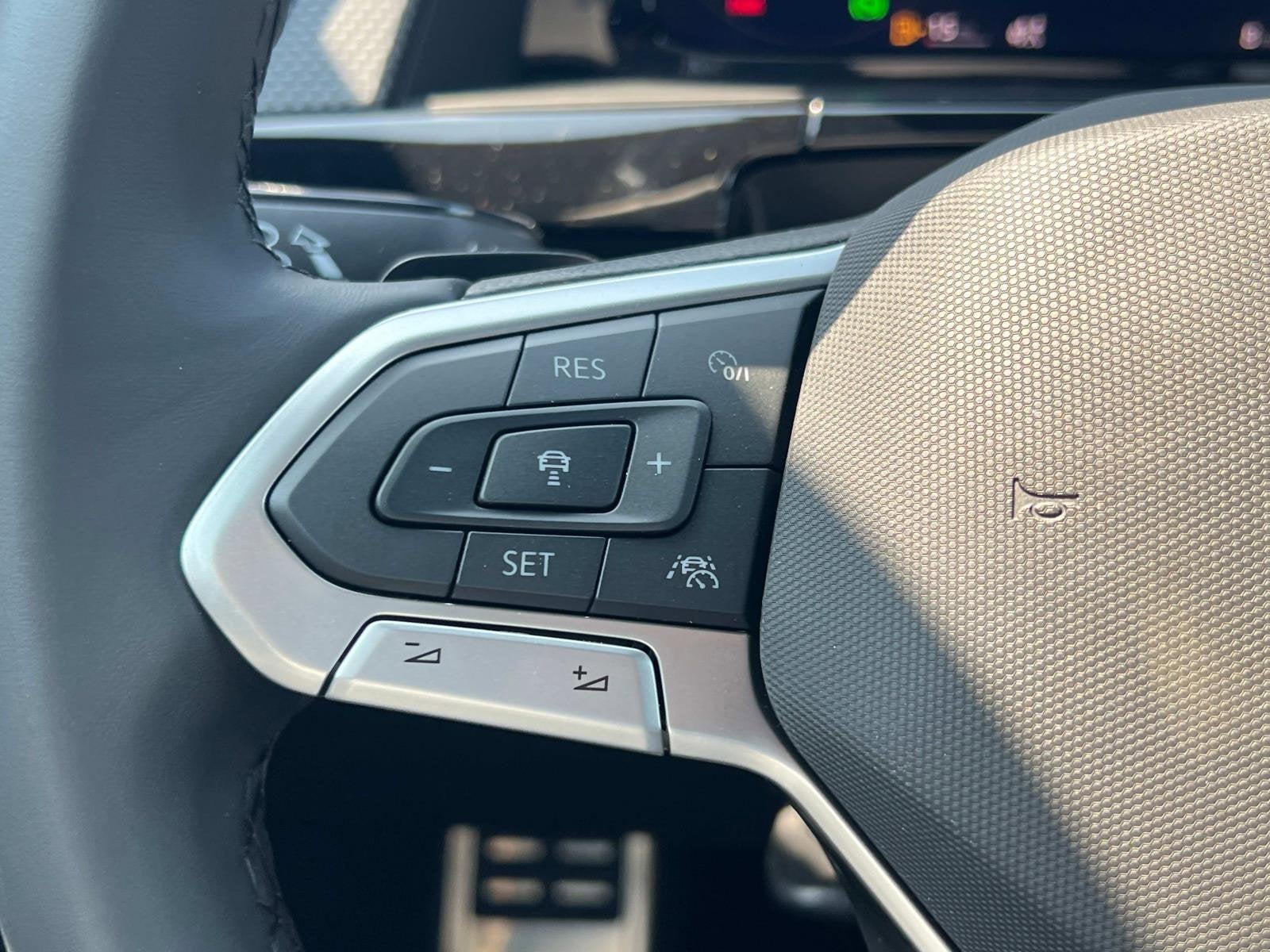 2025 Volkswagen Atlas Cross Sport 2.0T SEL Premium R-Line