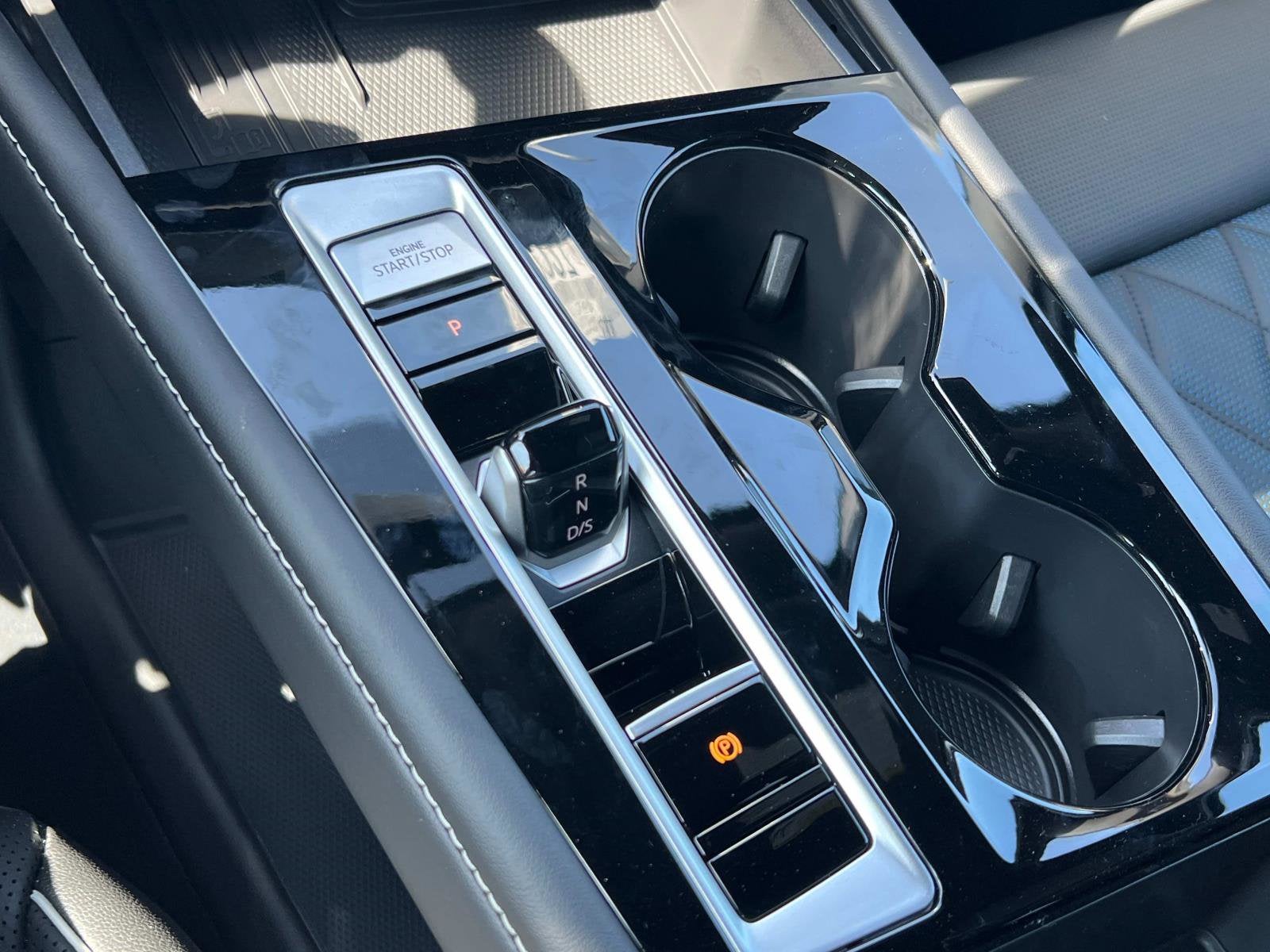 2025 Volkswagen Atlas Cross Sport 2.0T SEL Premium R-Line