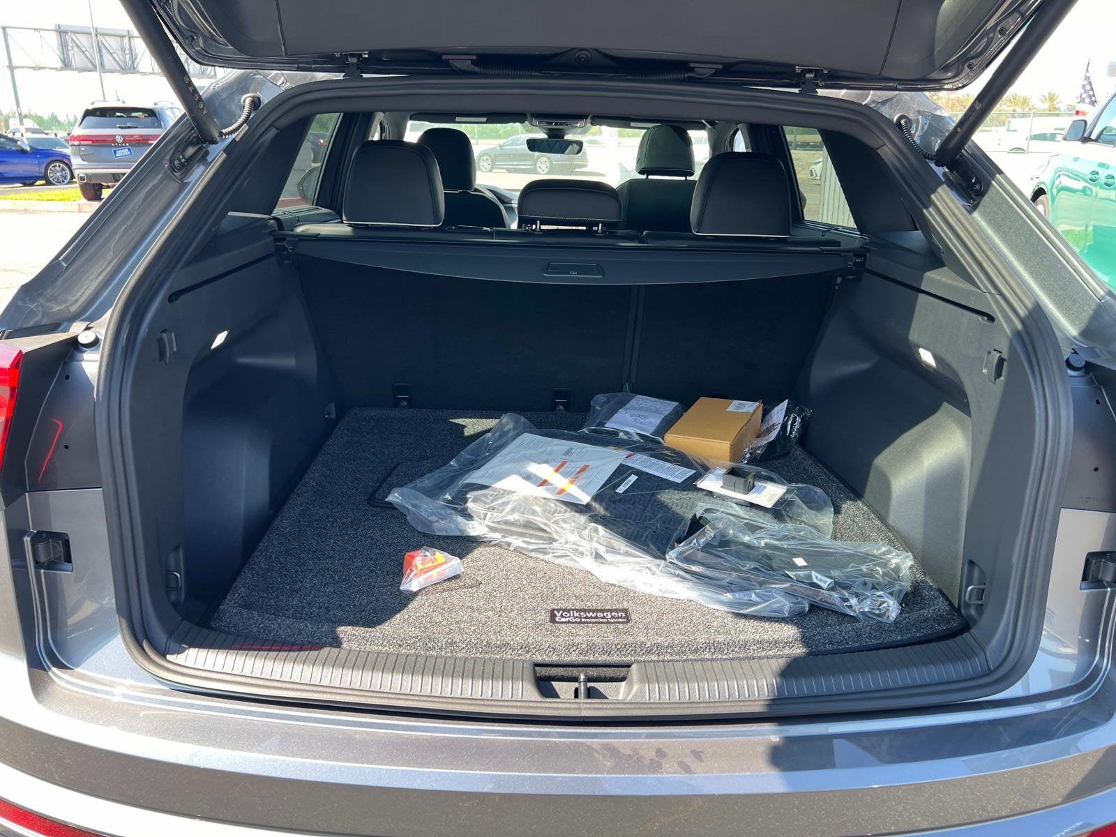 2025 Volkswagen Atlas Cross Sport 2.0T SEL Premium R-Line