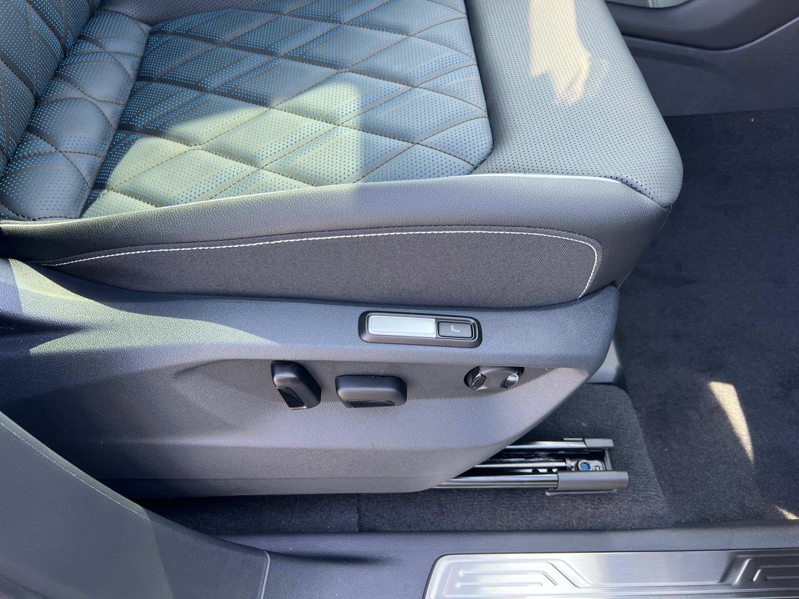 2025 Volkswagen Atlas Cross Sport 2.0T SEL Premium R-Line