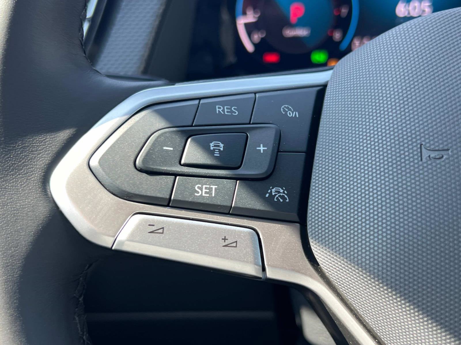 2025 Volkswagen Atlas Cross Sport 2.0T SEL Premium R-Line