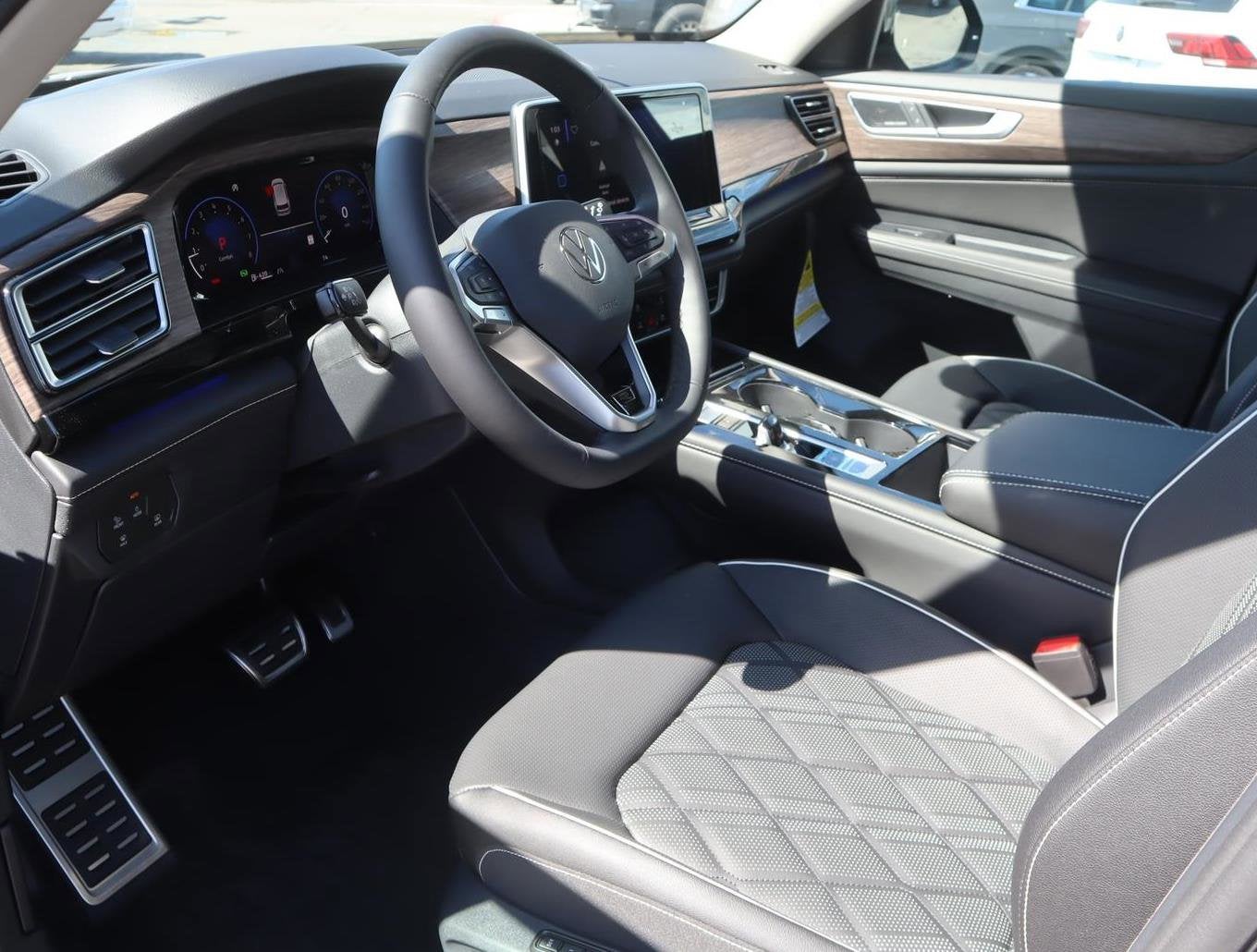 2025 Volkswagen Atlas 2.0T SEL Premium R-Line