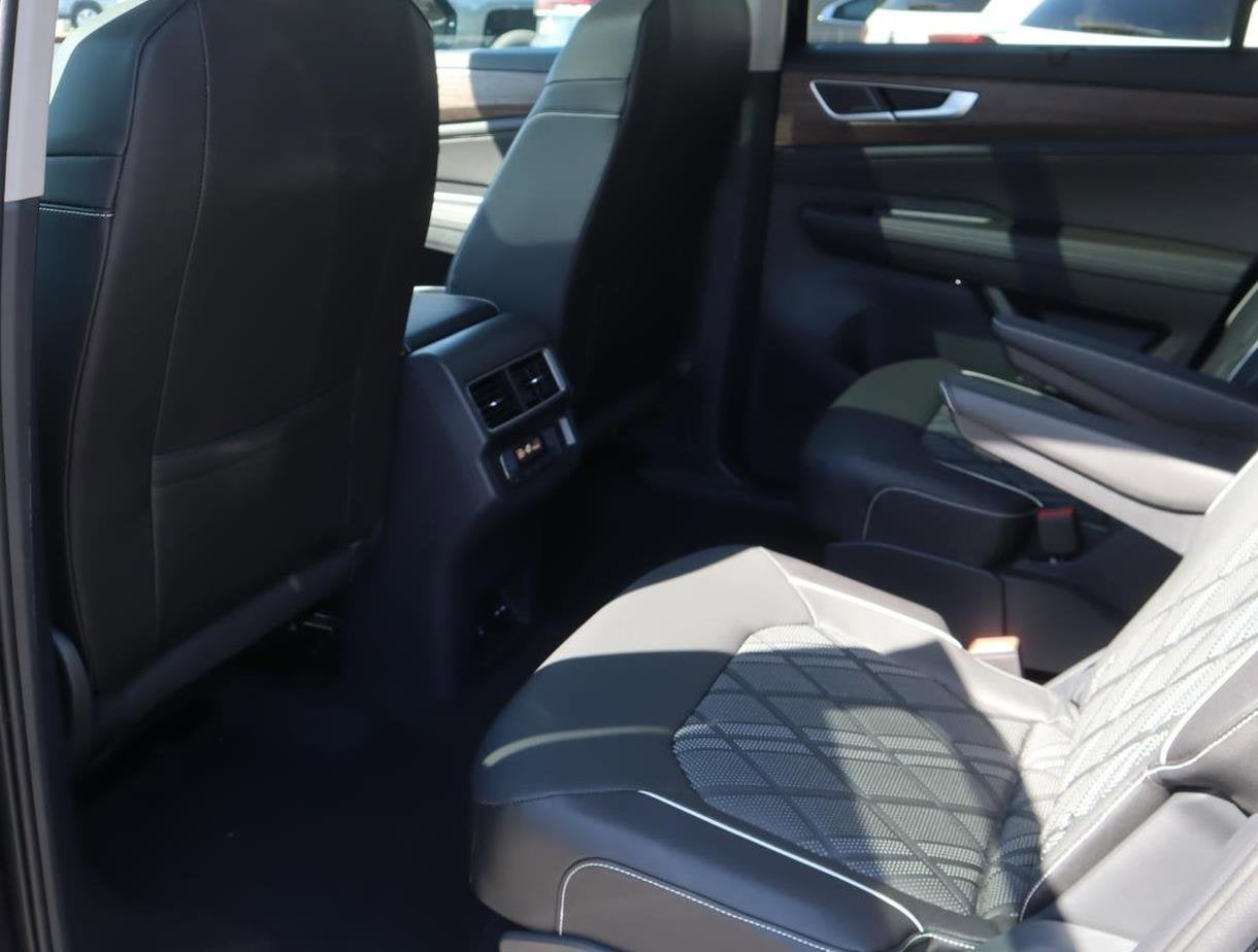 2025 Volkswagen Atlas 2.0T SEL Premium R-Line