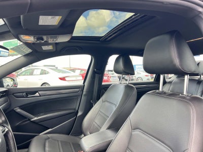 2022 Volkswagen Passat 2.0T R-Line