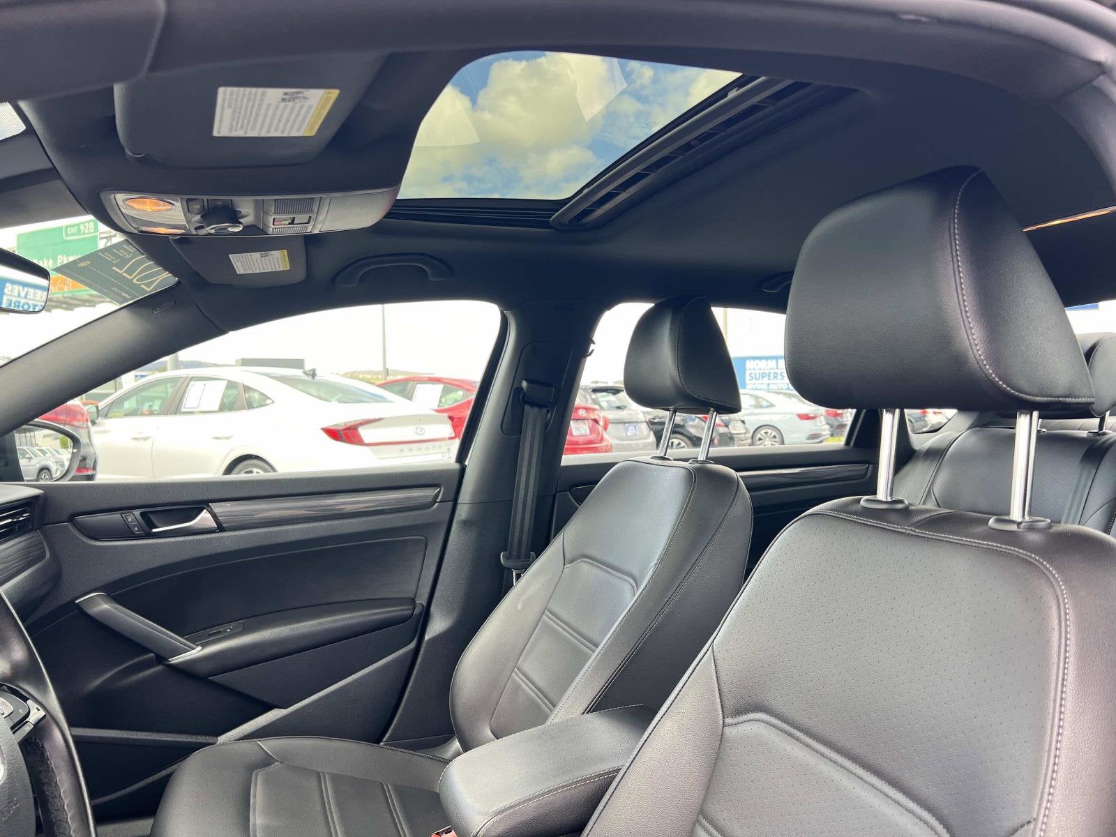 2022 Volkswagen Passat 2.0T R-Line