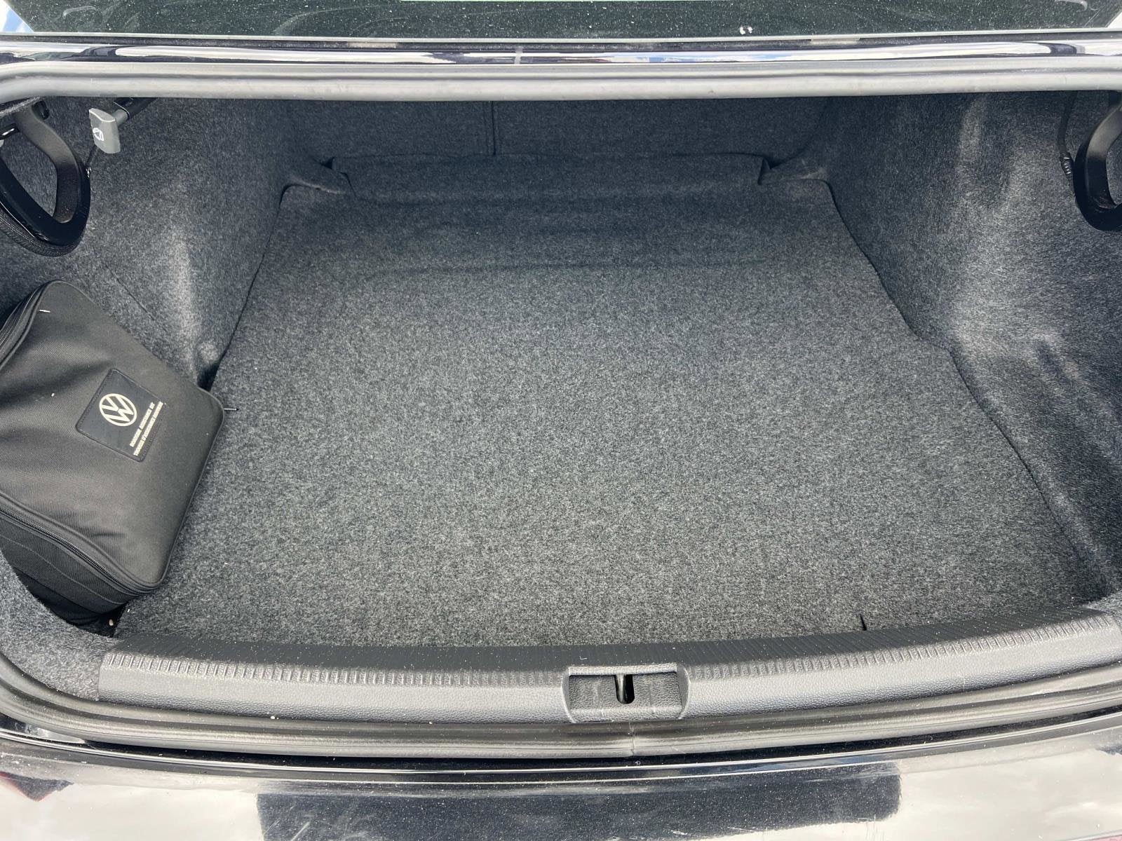 2022 Volkswagen Passat 2.0T R-Line