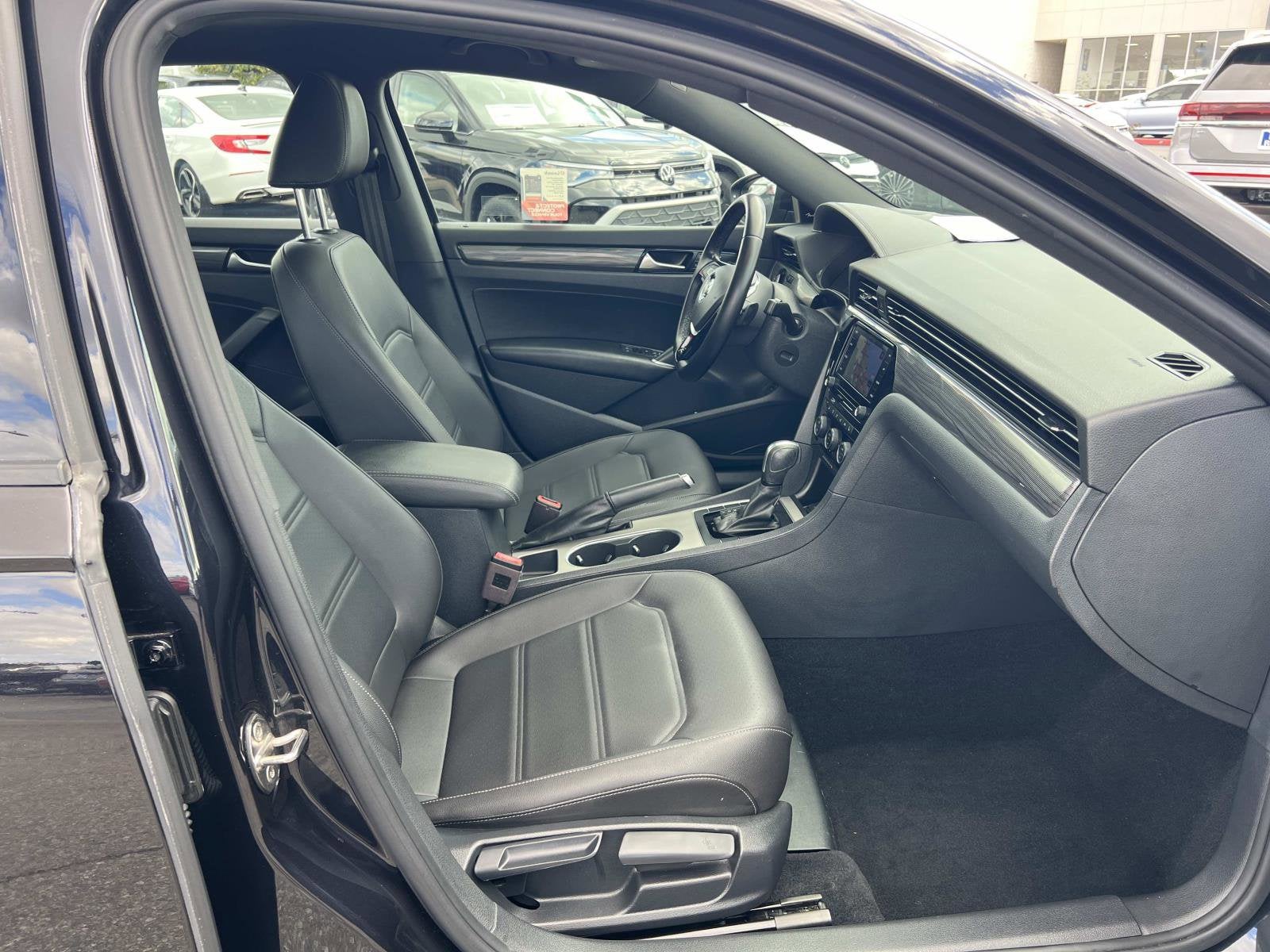 2022 Volkswagen Passat 2.0T R-Line