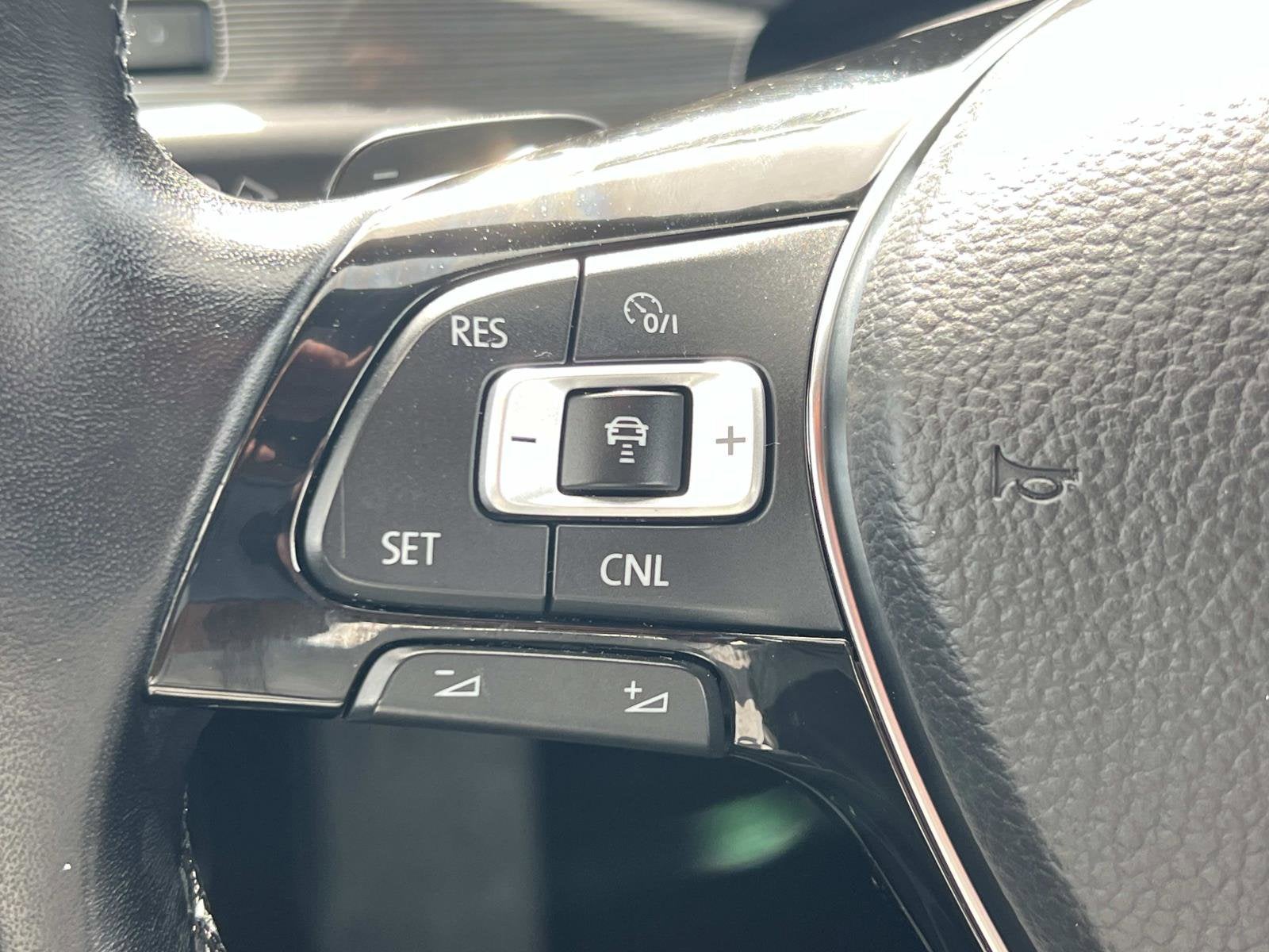 2022 Volkswagen Passat 2.0T R-Line