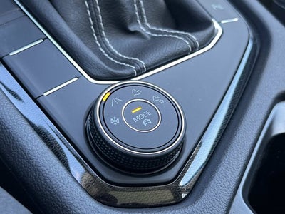 2026 Volkswagen Taos SE Black