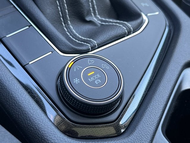 2026 Volkswagen Taos SE Black
