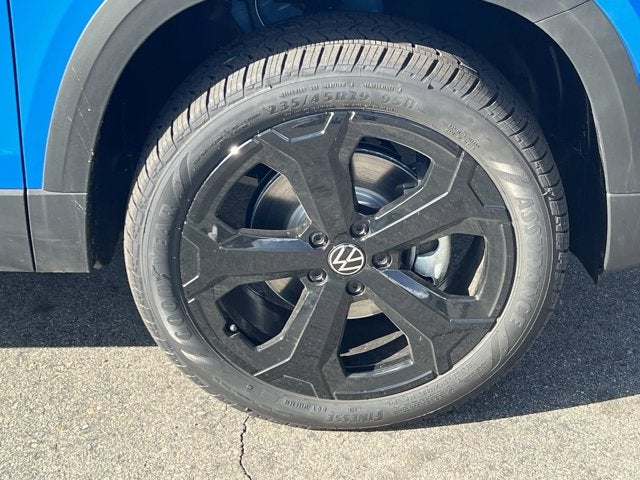 2026 Volkswagen Taos SE Black