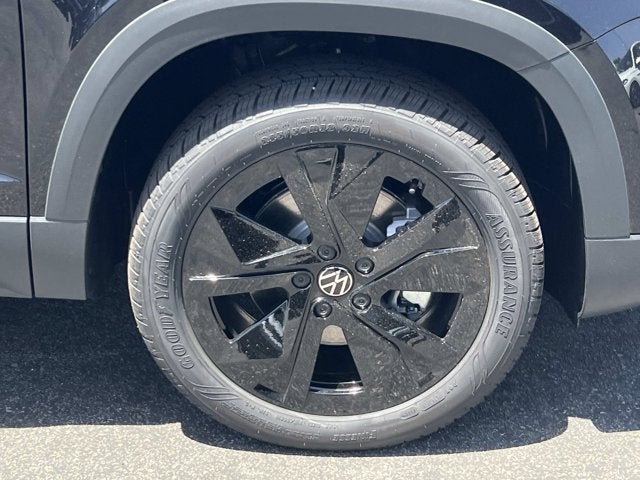 2026 Volkswagen Taos SE Black