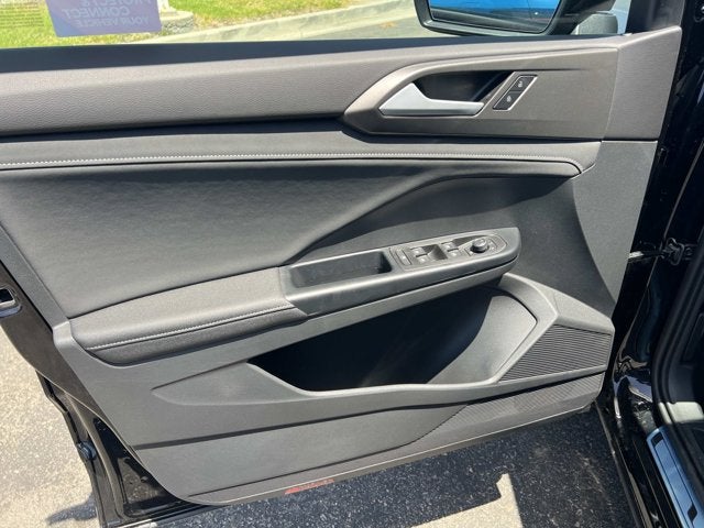 2026 Volkswagen Taos SE Black