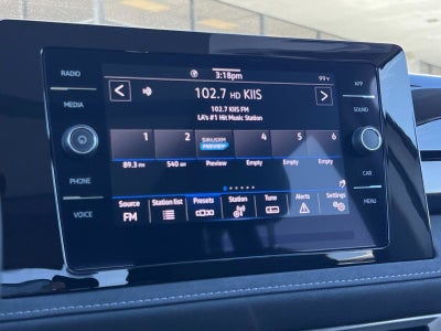 2025 Volkswagen Taos SE Black