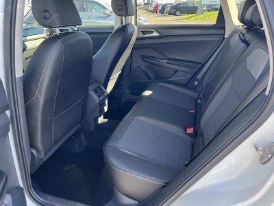 2025 Volkswagen Taos SE Black