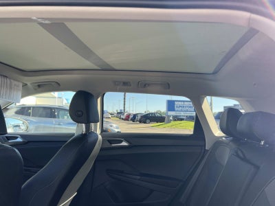 2025 Volkswagen Taos SE Black