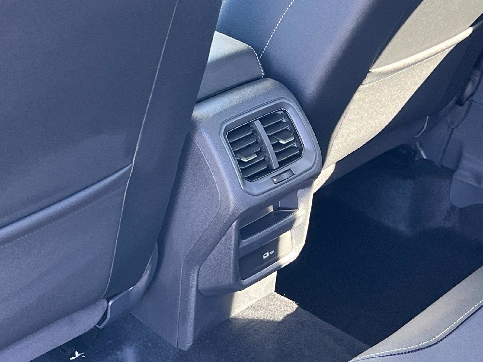 2025 Volkswagen Taos SE Black