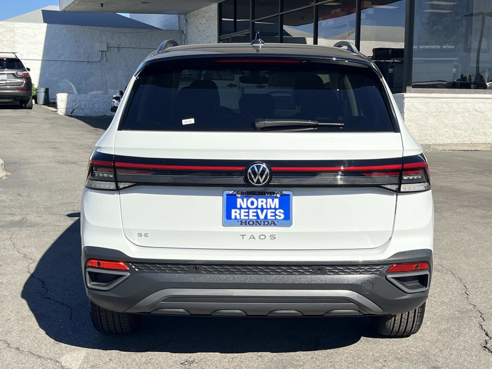 2025 Volkswagen Taos SE Black