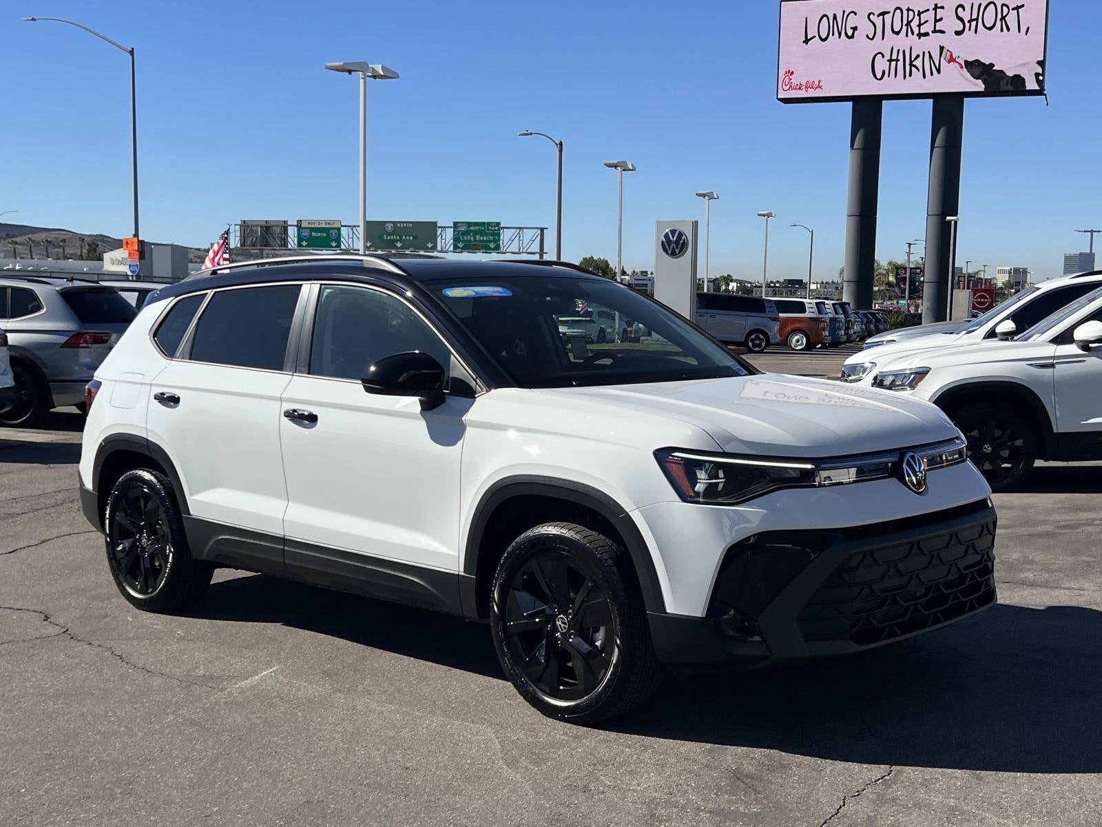 2025 Volkswagen Taos SE Black