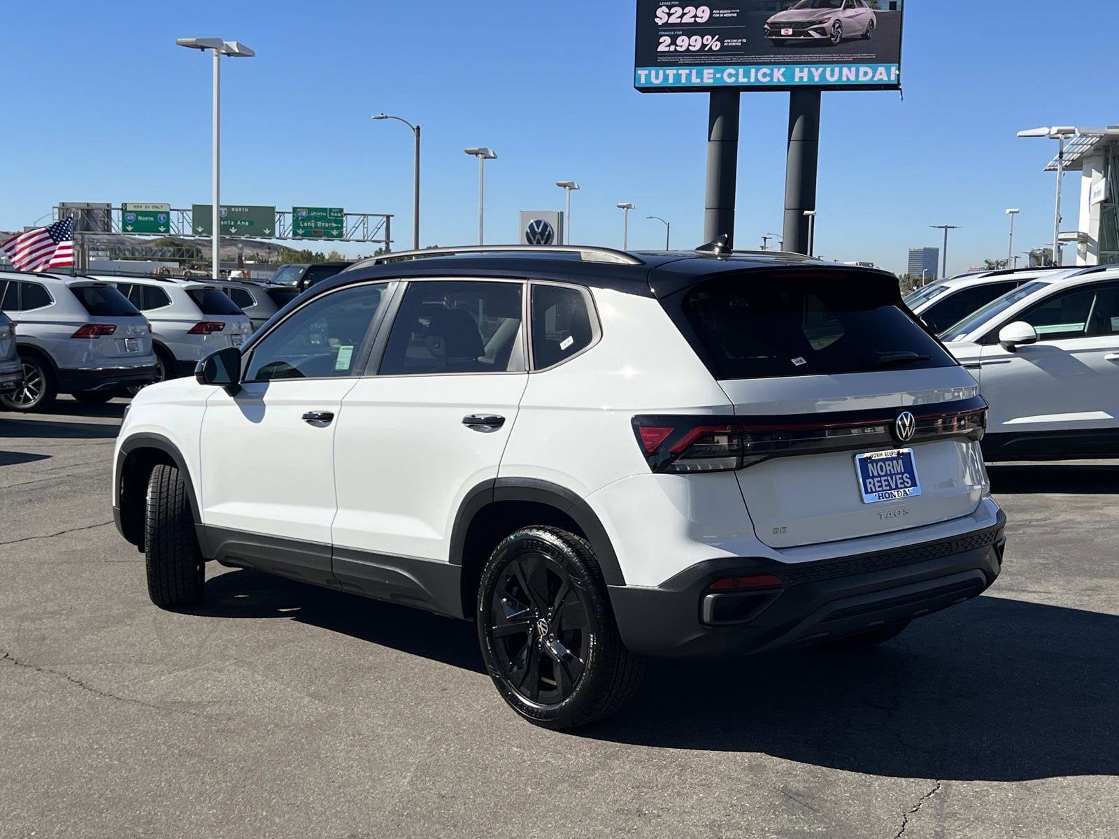 2025 Volkswagen Taos SE Black