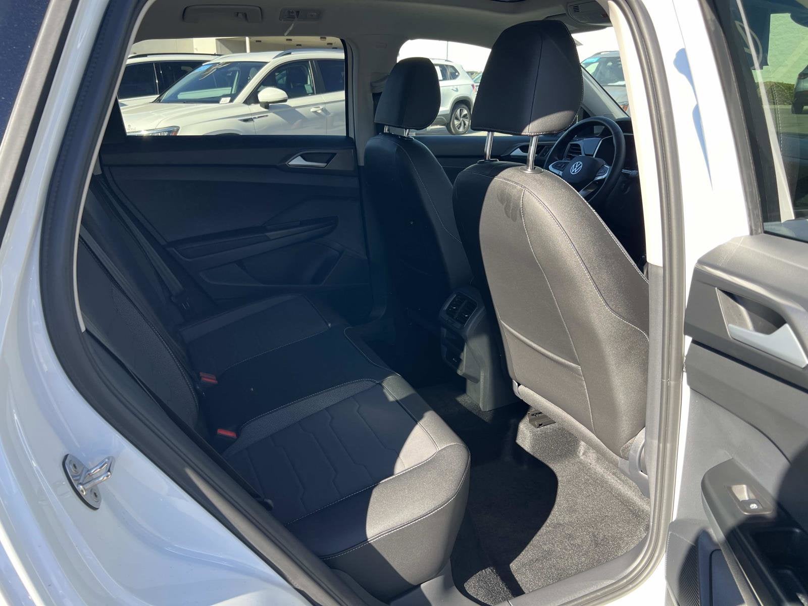 2025 Volkswagen Taos SE Black