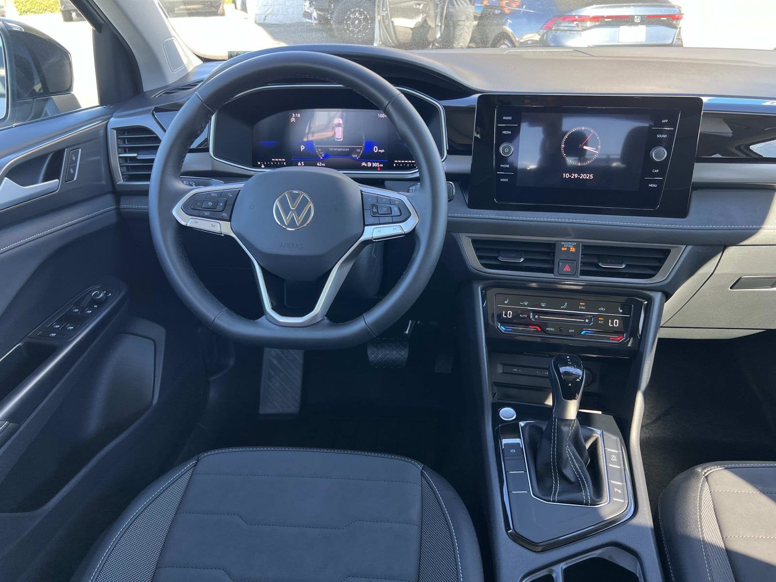 2025 Volkswagen Taos SE Black