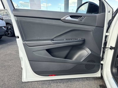 2026 Volkswagen Taos SE Black