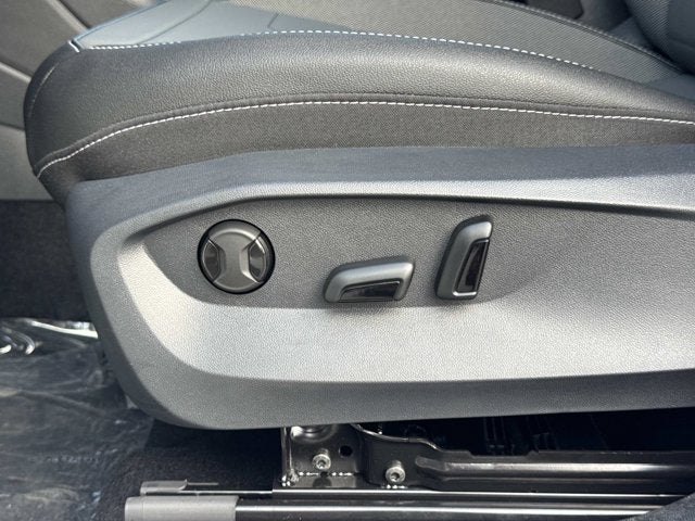 2026 Volkswagen Taos SE Black