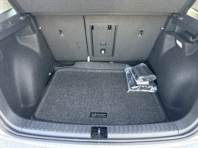 2026 Volkswagen Taos SE Black